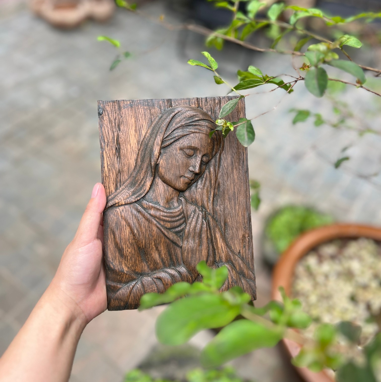Wood Relief of the Blessed Mother – Handcrafted Madonna Prayer Panel – Faith-Inspired Gift and Rustic Religious Decoration