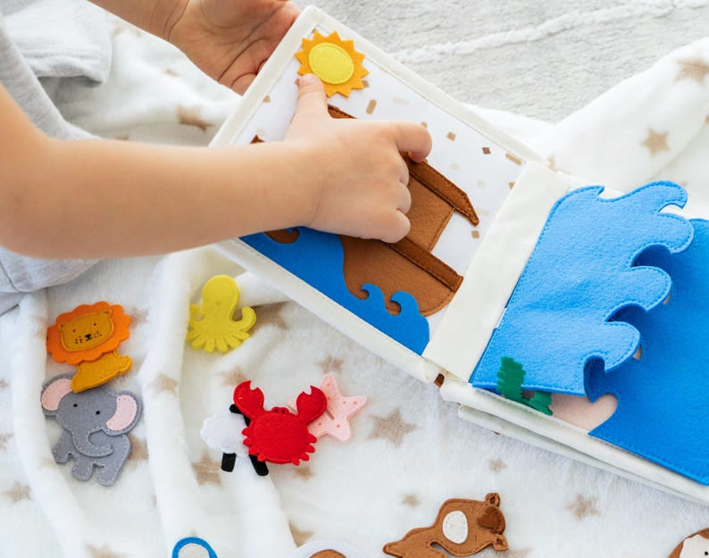 Personalized Christian Busy Book, Christian Story Felt Busy Book, Christmas Quiet Book, Soft Cloth Storytelling Books, Activity Books for toddlers, Bible Story Activity Toy, Custom Name Montessori Gift BB05