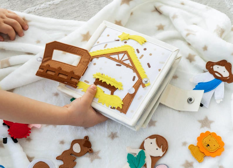Personalized Christian Busy Book, Christian Story Felt Busy Book, Christmas Quiet Book, Soft Cloth Storytelling Books, Activity Books for toddlers, Bible Story Activity Toy, Custom Name Montessori Gift BB05